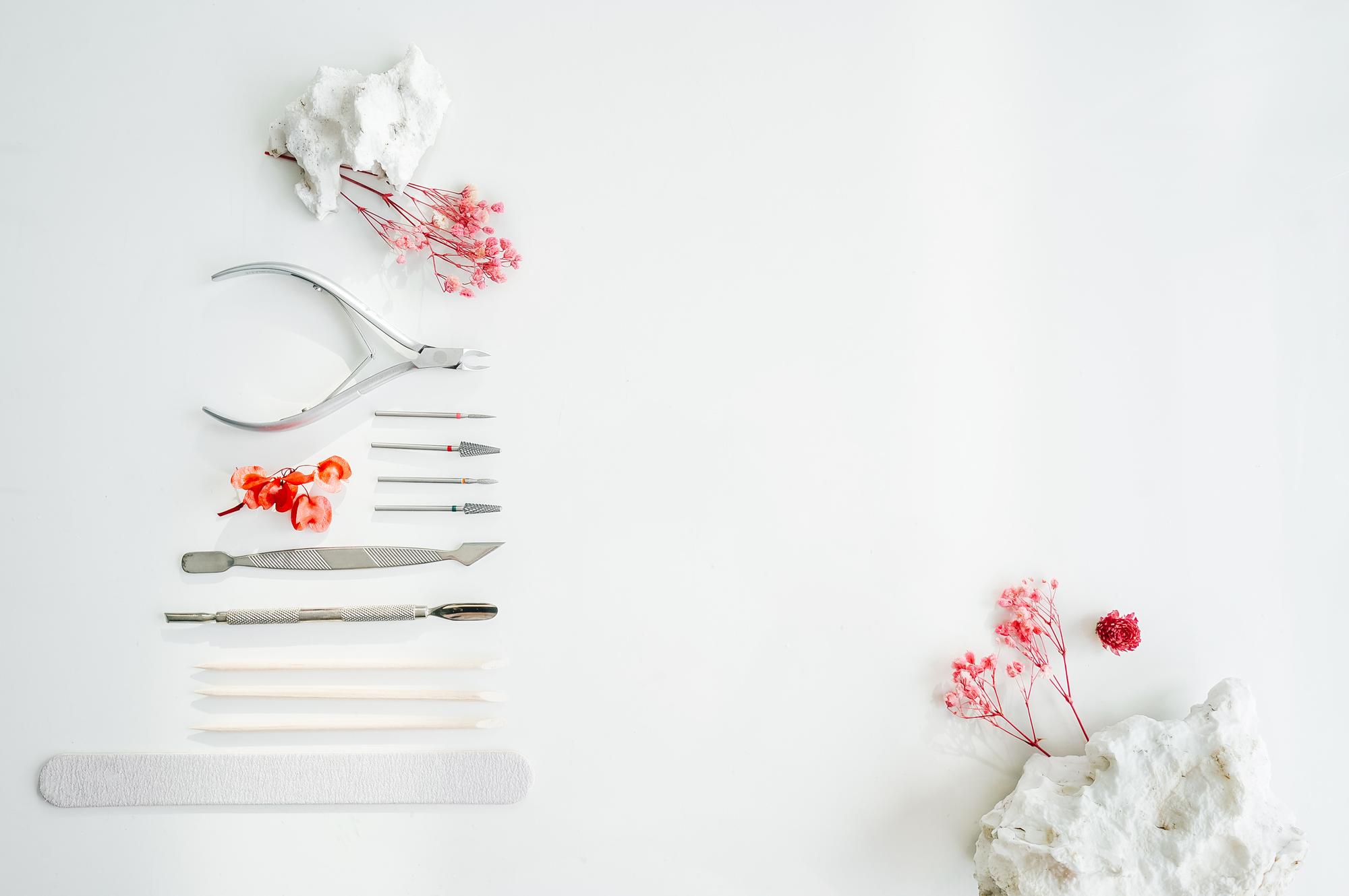 flatlay of menu cards and utensils
